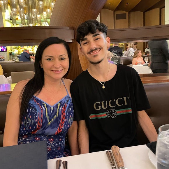 Meet your Posher, Jennifer - Picture 2 of 3